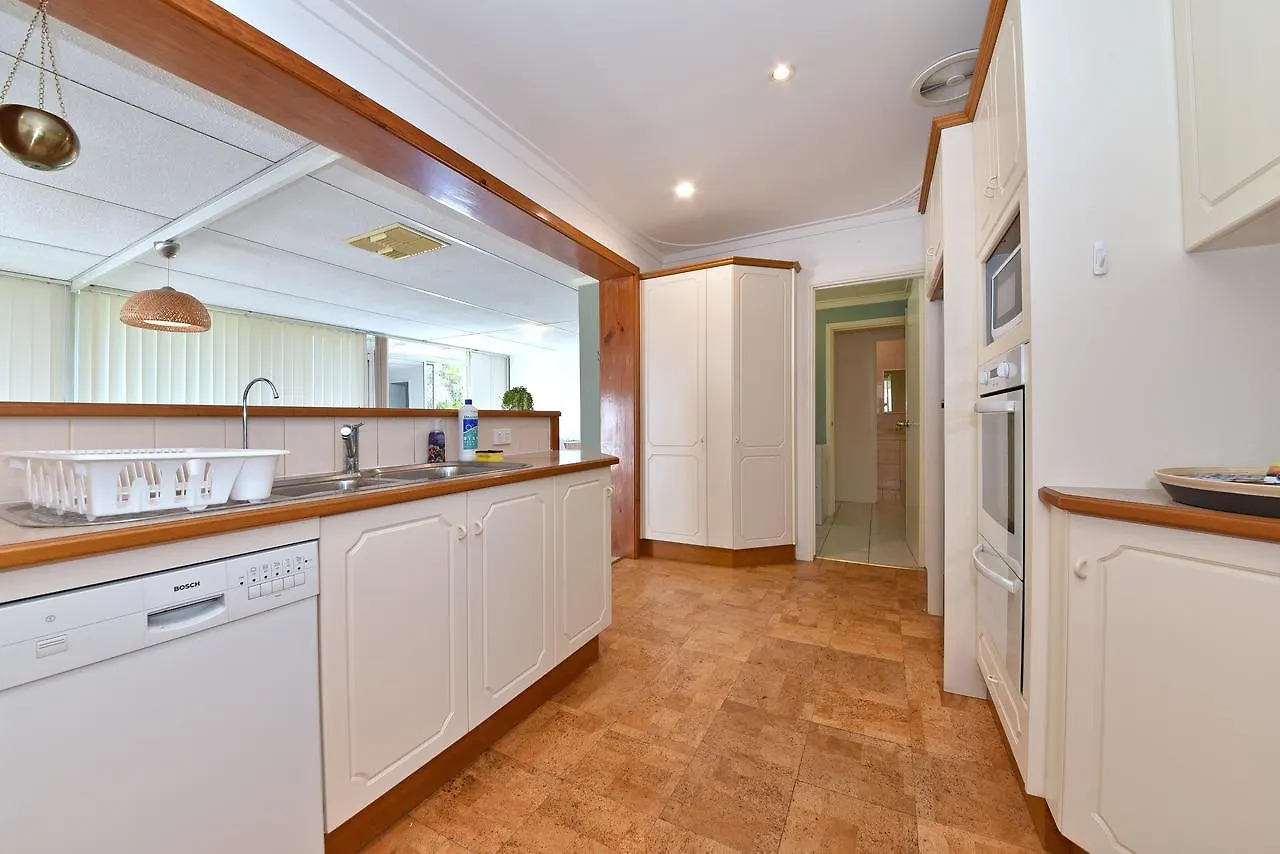 Semesterbostad Entire House Close To Perth Airport And City
