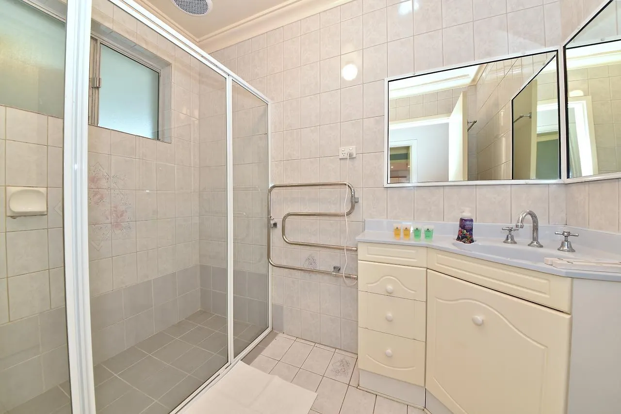Entire House Close To Perth Airport And City