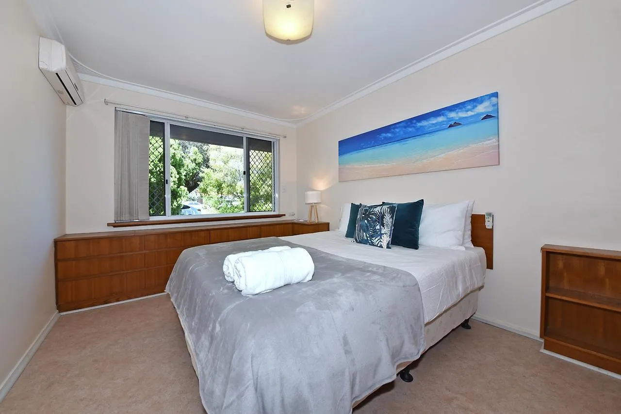 Entire House Close To Perth Airport And City