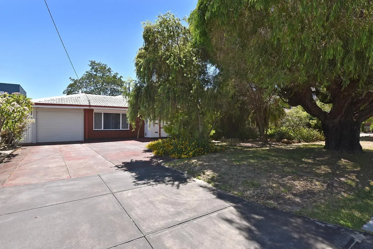 Semesterbostad Entire House Close To Perth Airport And City