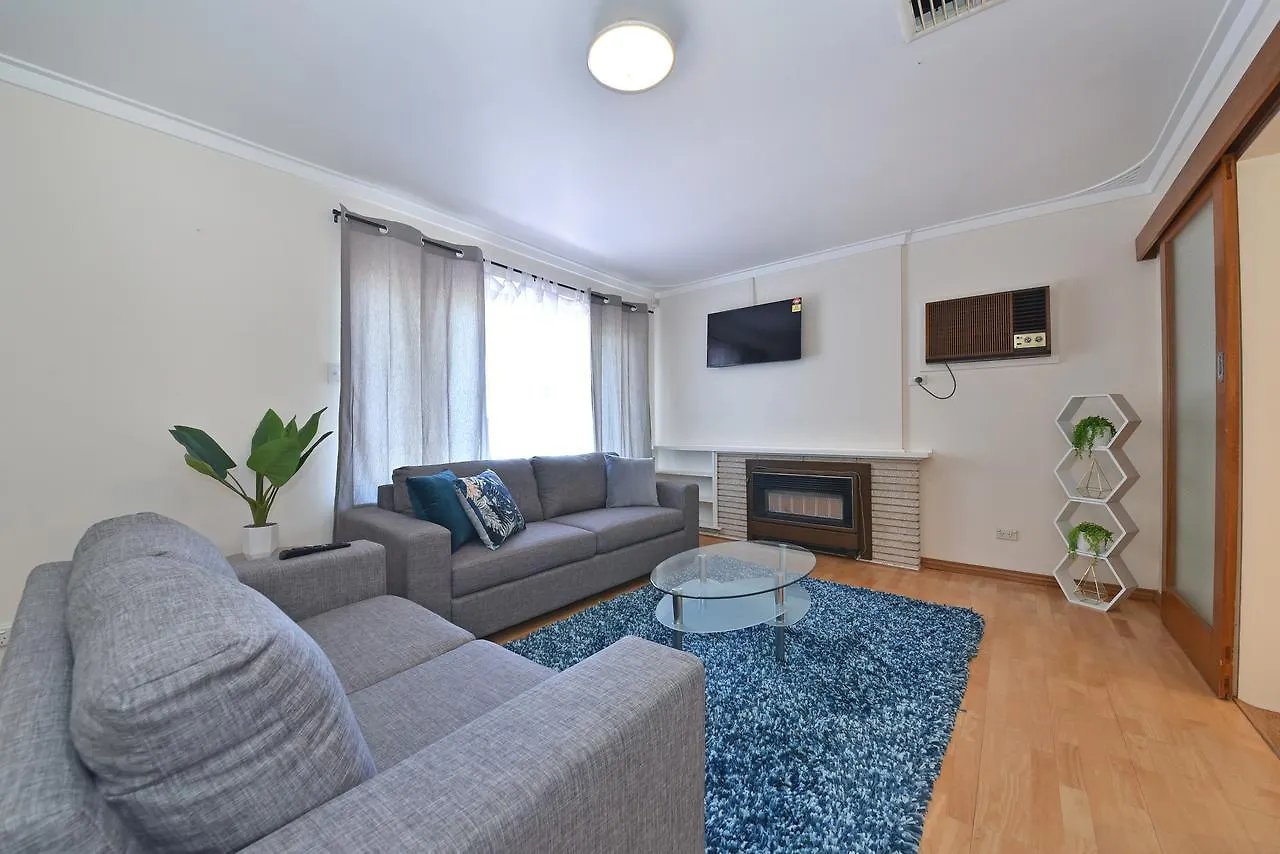 Entire House Close To Perth Airport And City