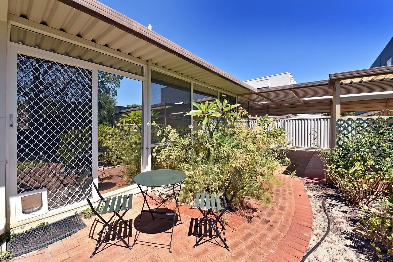 Entire House Close To Perth Airport And City